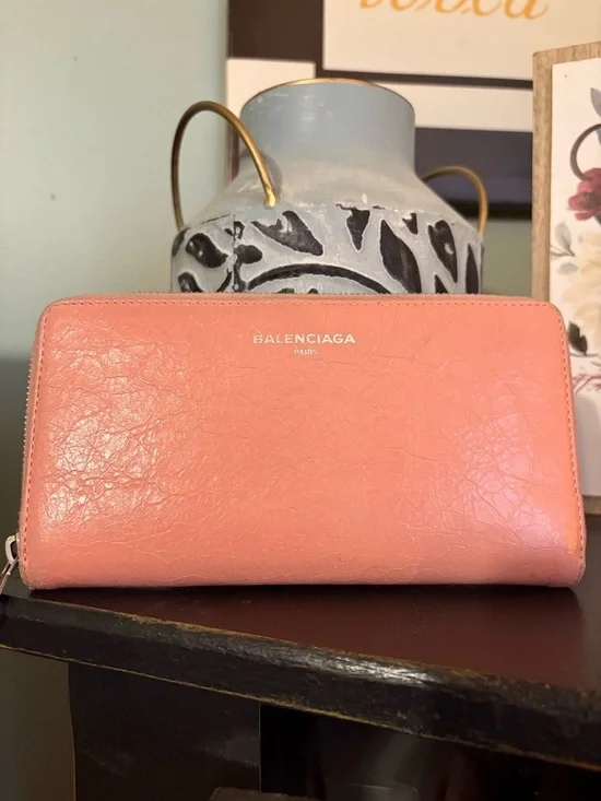 Balenciaga Coral Pink Leather Zip-Around Wallet has minor flaws on corners - Picture 5 of 8